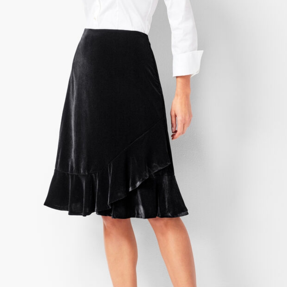 Black velvet skirt, NWT